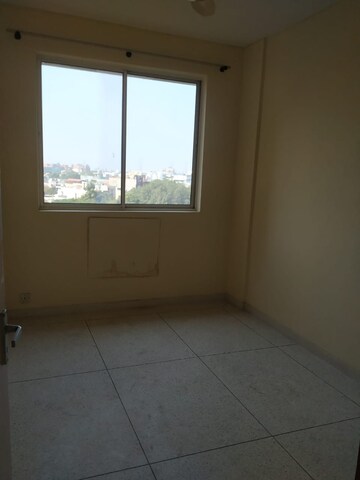 Room in 3 BHK Apartment at DLF Ridgewood Estate, Dlf Phase iv – for Sale