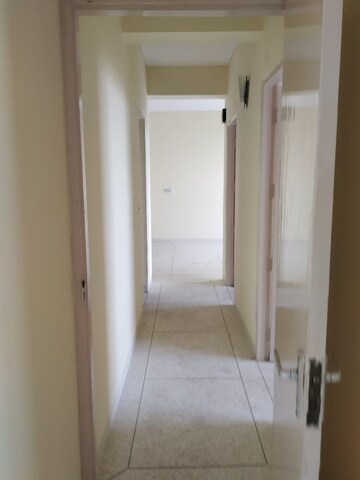 Building Lobby in 3 BHK Apartment at DLF Ridgewood Estate, Dlf Phase iv – for Sale
