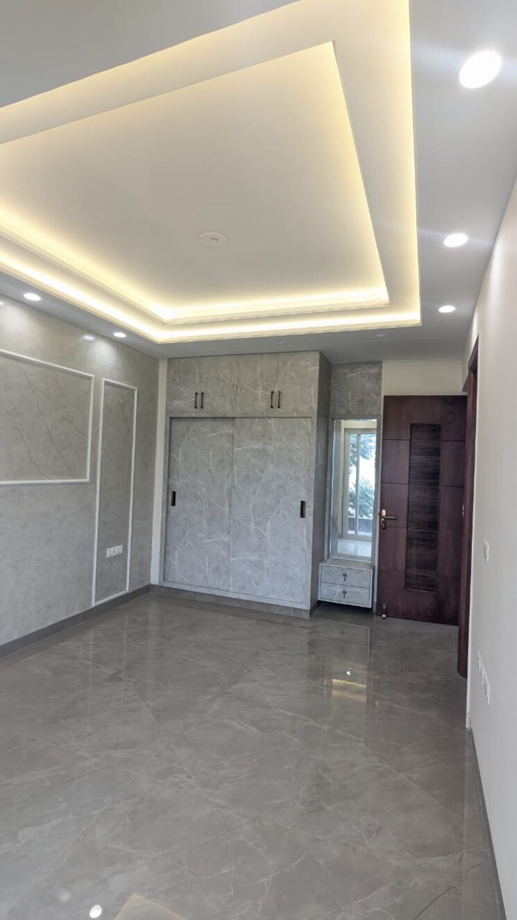 Room, puri-aman-vilas 4 Bedroom 270 Sq.Yd. Builder Floor In Sector 89 Faridabad 7953967