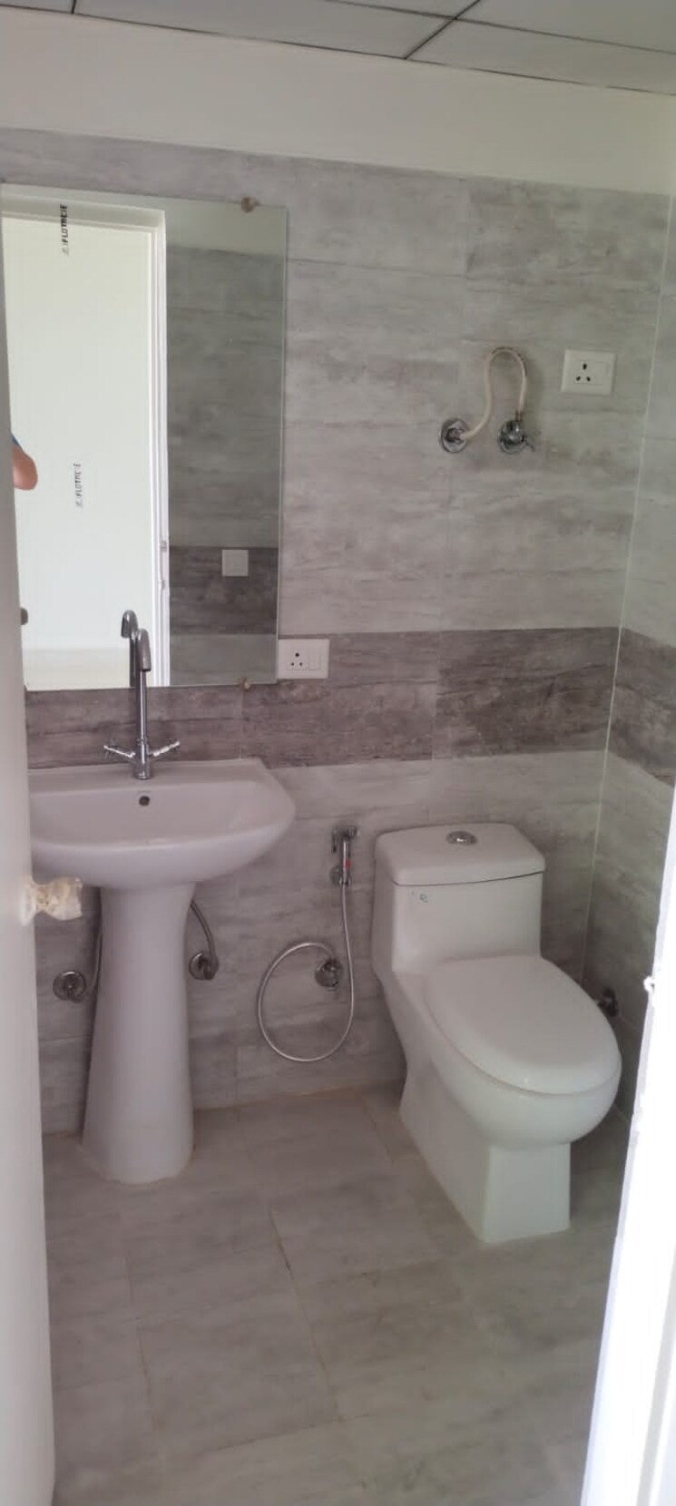 Bathroom, gaurs-siddhartham 2 Bedroom 945 Sq.Ft. Apartment In Siddharth Vihar Ghaziabad 7954035