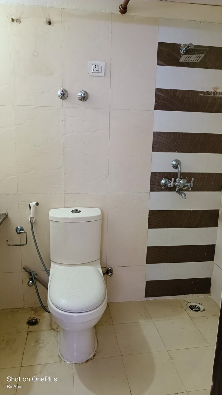 Bathroom, amrapali-eden-park 2 Bedroom 1140 Sq.Ft. Apartment In Sector 50 Noida 7954057