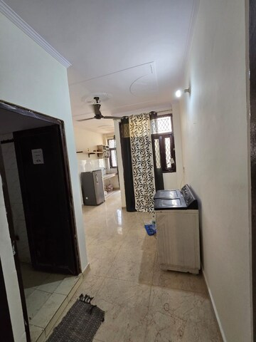 Living Room in 1.5 BHK Builder Floor at Mayur Vihar Phase 1 – for Rent