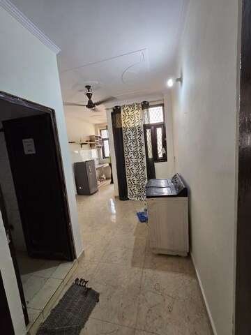 Living Room in 1.5 BHK Builder Floor at Mayur Vihar Phase 1 – for Rent