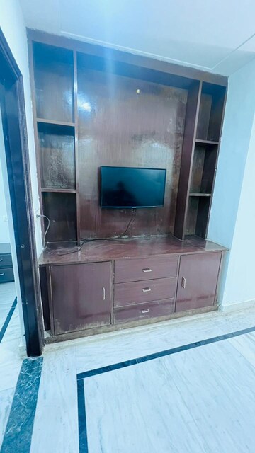 Room in 3 BHK Builder Floor at Ansal Sushant Lok I, Sector 43 – for Rent