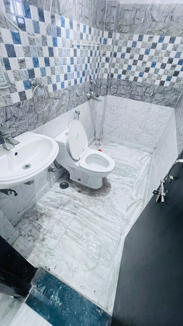 Attached Bathroom in 3 BHK Builder Floor at Ansal Sushant Lok I, Sector 43 – for Rent