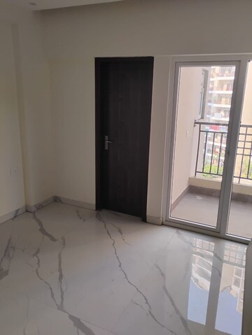Room in 4 BHK Apartment at Ace Divino, Sector 1 Greater Noida – for Rent