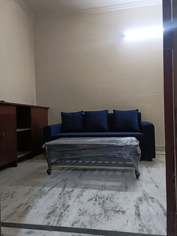 Living Room in 1 BHK Builder Floor at Ansal Sushant Lok I, Sector 43 – for Rent