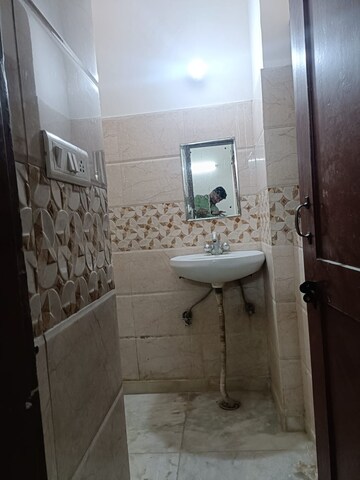 Bathroom in 1 BHK Builder Floor at Ansal Sushant Lok I, Sector 43 – for Rent