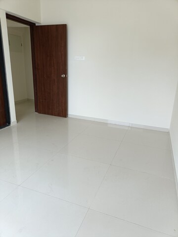 Room in 2 BHK Apartment at West View Apartment, Goregaon West – for Rent