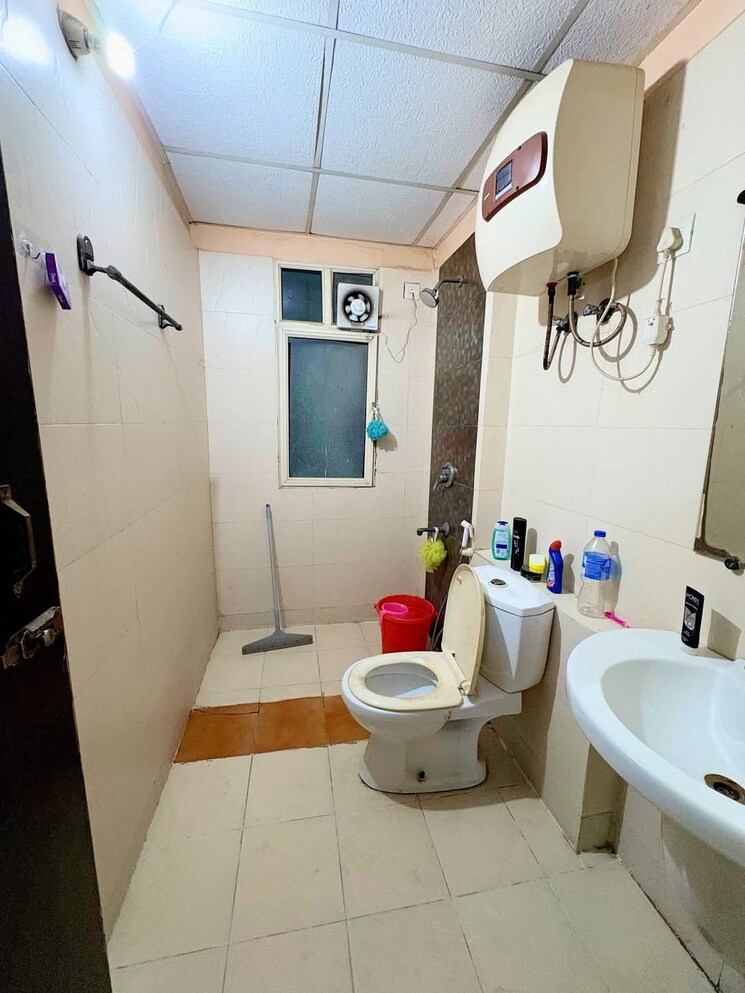 Attached Bathroom, ip extension 3 Bedroom 1450 Sq.Ft. Apartment In Ip Extension Delhi 7954253