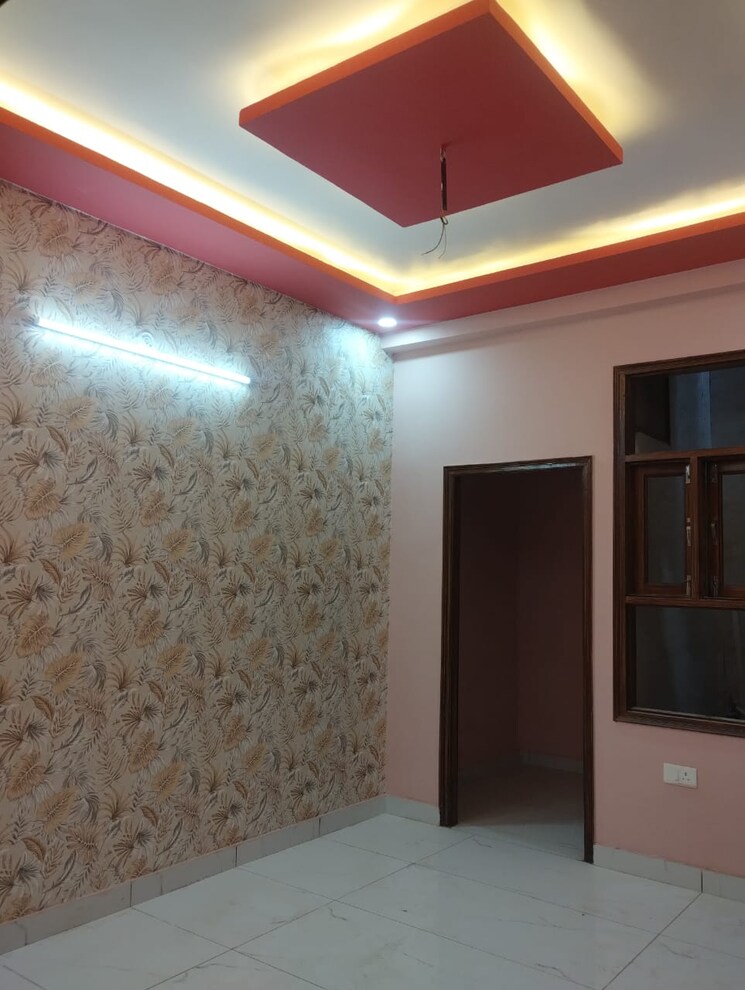 Room, dwarika puri rd 3 Bedroom 150 Sq.Yd. Apartment In Dwarika Puri rd Meerut 7954335