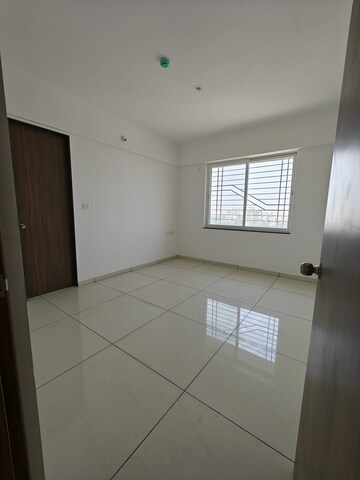 2 BHK Apartment For Rent in Mantra 99 Riverfront, Baner