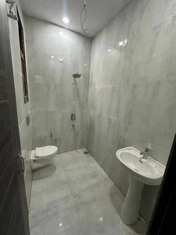 Bathroom in 2 BHK Builder Floor at Sector 40 – for Sale