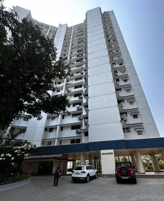 4 BHK + Servant Room Apartment For Sale in Manek Apartment Malabar Hill