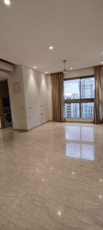 Room in 2 BHK Apartment at Hiranandani Castle Rock, Powai – for Rent