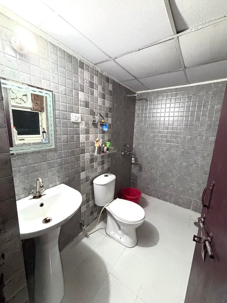 Bathroom, ip extension 3 Bedroom 1250 Sq.Ft. Apartment In Ip Extension Delhi 7954530