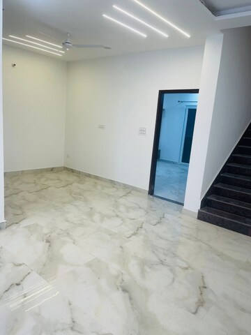 Room in 3 BHK Independent House at Sahastradhara – for Rent