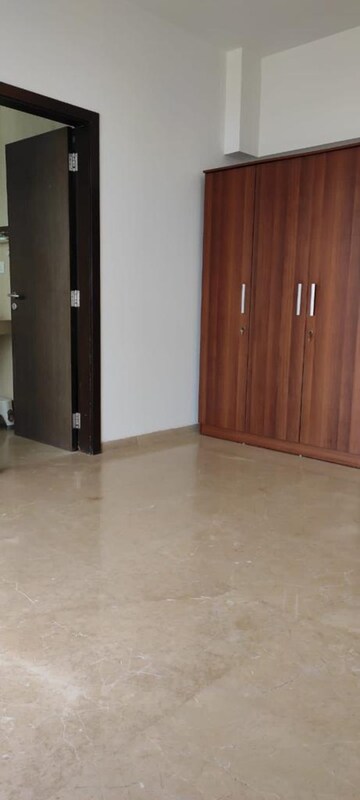 Room in 2.5 BHK Apartment at Oberoi Realty Splendor, Jogeshwari East – for Rent