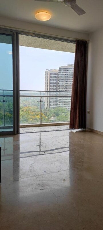 Room in 2.5 BHK Apartment at Oberoi Realty Splendor, Jogeshwari East – for Rent