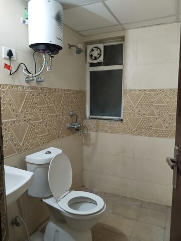 Master Bedroom in 3 BHK Apartment at Amrapali Leisure Park, Amrapali Leisure Valley – for Rent