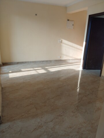 Room in 3 BHK Apartment at Amrapali Leisure Park, Amrapali Leisure Valley – for Rent