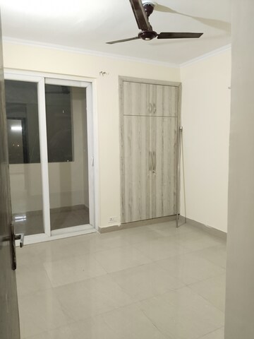 Room in 3 BHK Apartment at Amrapali Leisure Park, Amrapali Leisure Valley – for Rent
