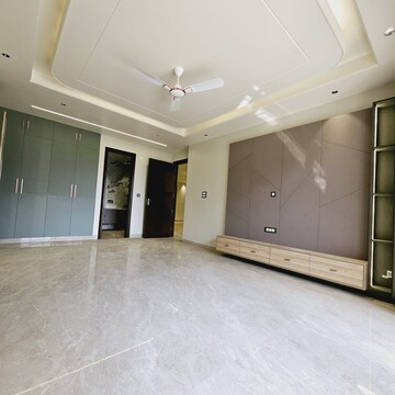 Room in 3 BHK Builder Floor at Sector 89 – for Rent