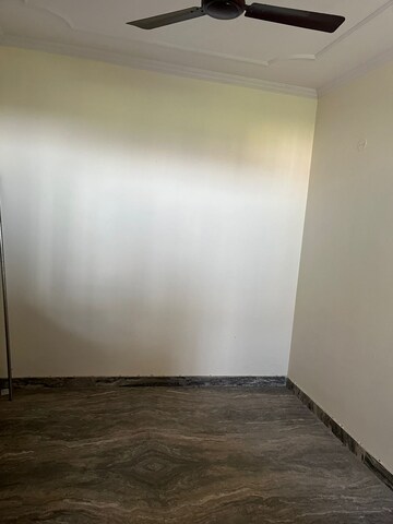 Room in 2 BHK Apartment at Antriksh Green Kaushambi, Dabur Chowk – for Sale