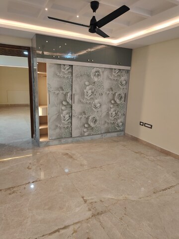 Room in 4 BHK Apartment at Nitesh Logos, Mg Road – for Sale