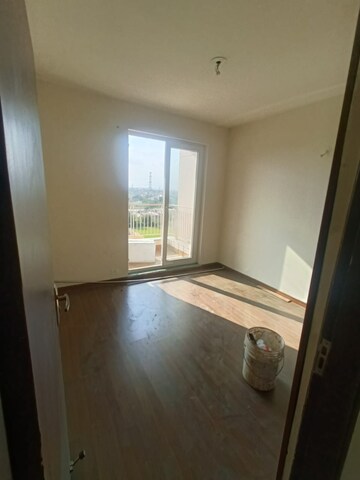 Room in 2 BHK Apartment at BPTP Discovery Park, Sector 80 – for Rent