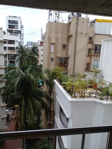 2.5 BHK Apartment For Rent in Khar West