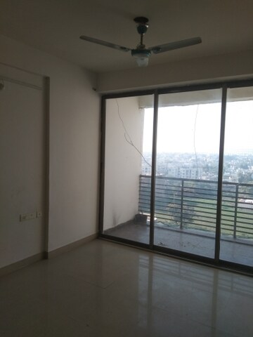 Room in 2 BHK Apartment at Alkapuri – for Rent