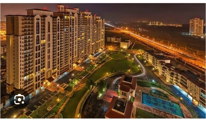 4 BHK + Servant Room Apartment For Sale in DLF New Town Heights I