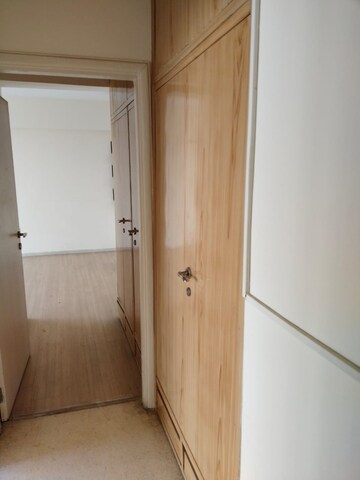 Room in 3 BHK Apartment at DLF The Skycourt, Sector 86 – for Sale