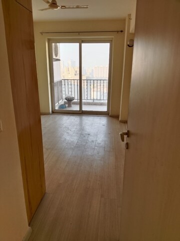 Room in 3 BHK Apartment at DLF The Skycourt, Sector 86 – for Sale