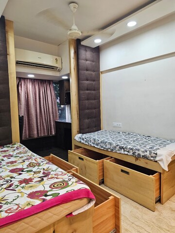 Bedroom in 2 BHK Apartment at Oakland Park, Andheri West – for Rent
