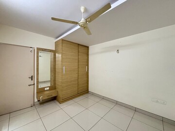 Room in 3 BHK Builder Floor at Hsr Layout – for Rent