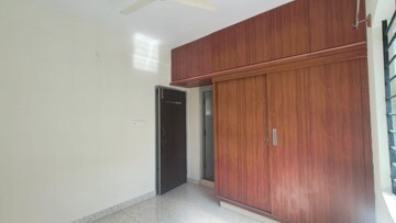 Room in 2 BHK Builder Floor at Hsr Layout – for Rent