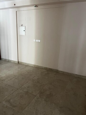 Room in 3 BHK Apartment at Amrapali Golf Homes, Sector 4, Greater Noida – for Rent