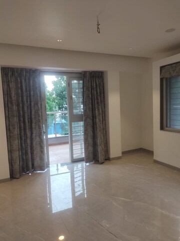 Room in 3 BHK Independent House at Super MIG, Sector 105 – for Rent