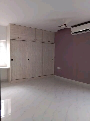 Room in 3 BHK Apartment at Kondapur – for Rent