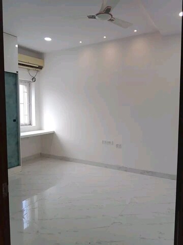 Room in 3 BHK Apartment at Kondapur – for Rent