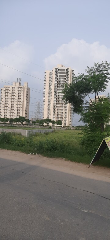 Master Bedroom in 2 BHK Apartment at Pareena Hanu Residency, Sector 68 – for Sale
