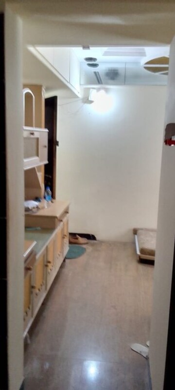 Furnished Amenities in 1.5 BHK Apartment at Jumbo Darshan, Andheri East – for Rent