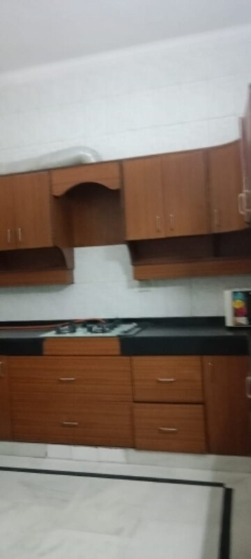 Furnished Amenities in 6+ BHK Independent House at New Friends Colony – for Sale