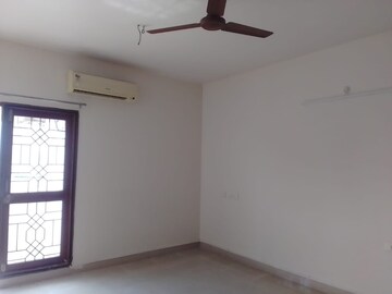 Room in 4 BHK Apartment at L and T Serene County, Gachibowli – for Rent