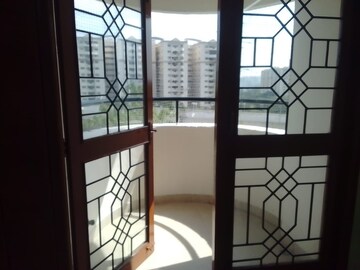 Room in 4 BHK Apartment at L and T Serene County, Gachibowli – for Rent
