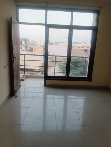 Room in 2 BHK Builder Floor at Wave Floors, Mahurali – for Sale
