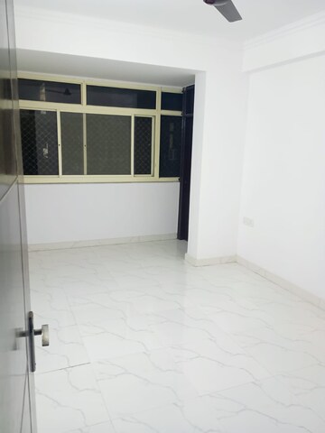 Room in 3 BHK Apartment at Sector 12 Dwarka – for Rent