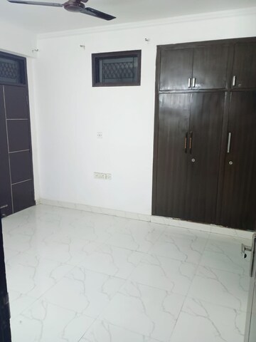 Room in 3 BHK Apartment at Sector 12 Dwarka – for Rent